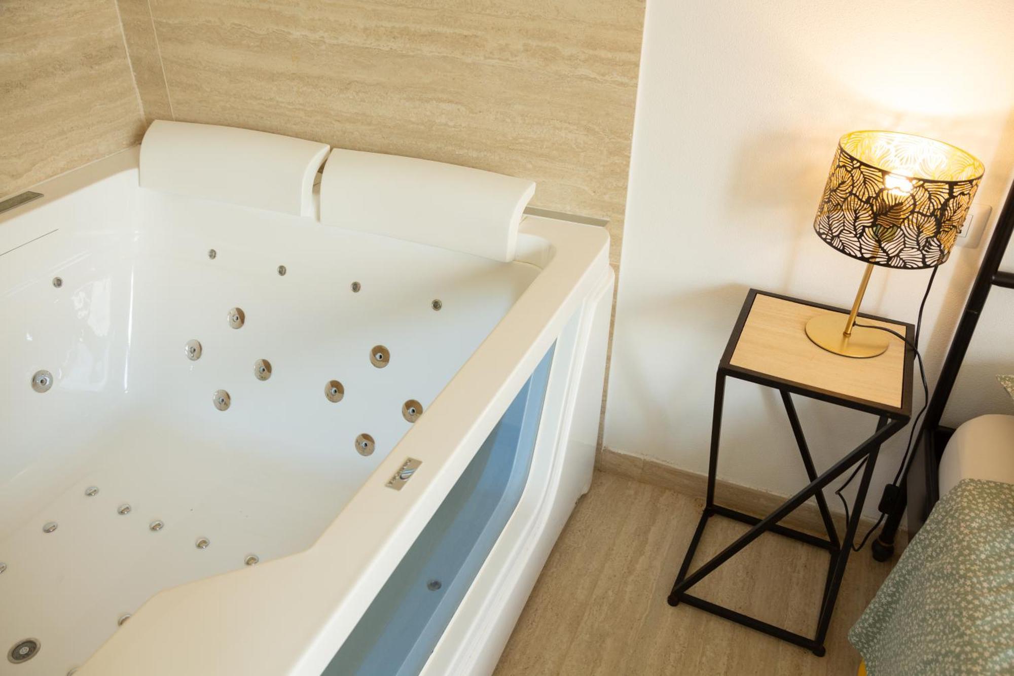 Maris Suite - Appartamento Con Vasca Idromassaggio 阿尔盖罗 外观 照片
